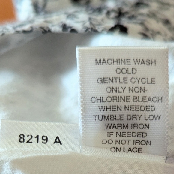 Vintage Ann Taylor Black White Floral Cami Lace Tank Top Coquette Y2K Slip Ditsy - Picture 11 of 11